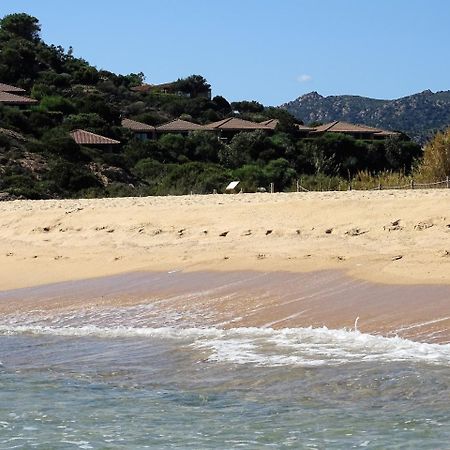 Case Sul Mare Residenze Di Bes Chia Exterior foto